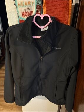 Columbia Women's Black Softshell Full-Zip Jacket